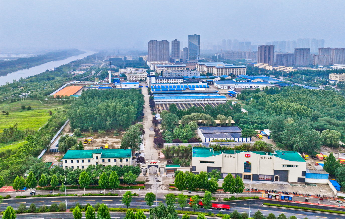 1769133321190434.jpg 2022年6月航拍玉堂酱园厂区远景.jpg